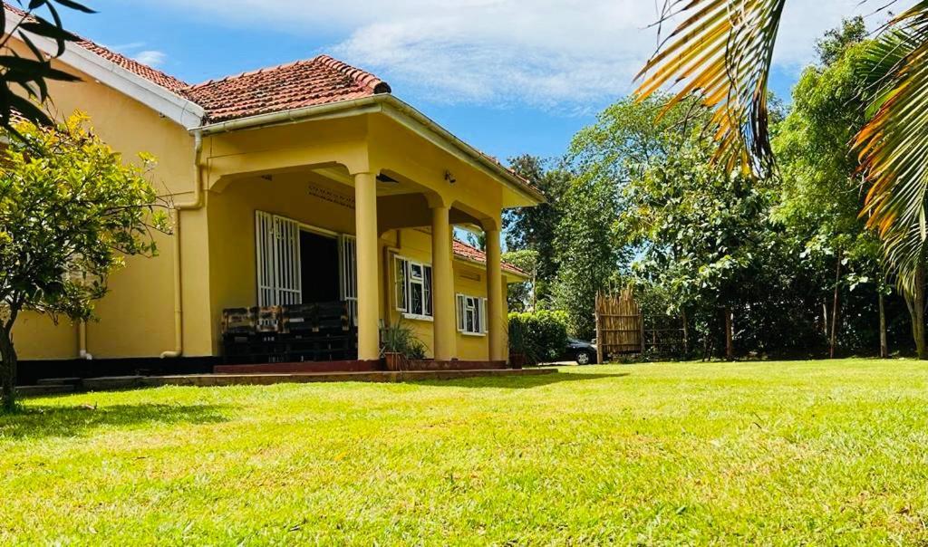 Buutu Nest Bed & Breakfast Jinja Bagian luar foto