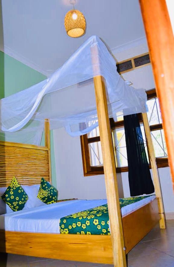 Buutu Nest Bed & Breakfast Jinja Bagian luar foto